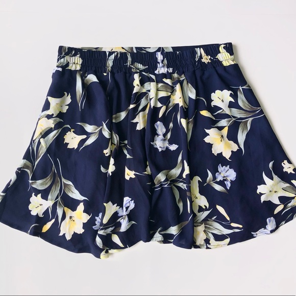 Flowy Floral Mini Skirt with built-in shorts - Picture 4 of 8